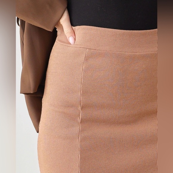 Gilli Mocha Ribbed Double Slit Midi Skirt - Picture 5 of 8